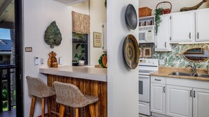 House, Multiple Beds (Kona Makai 5-305) | Private kitchen | Oven, toaster, paper towels - Kona Makai 5-305 (Kailua-Kona)