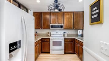 Condo, Multiple Beds (Keauhou Kona Surf & Racquet Club #6-2) | Private kitchen | Paper towels