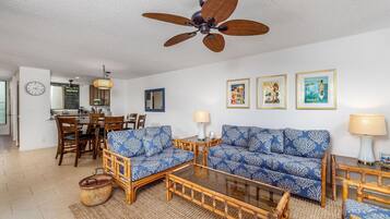 Condo, nhiều giường (Keauhou Kona Surf & Racquet Club #6-2) | Khu phòng khách