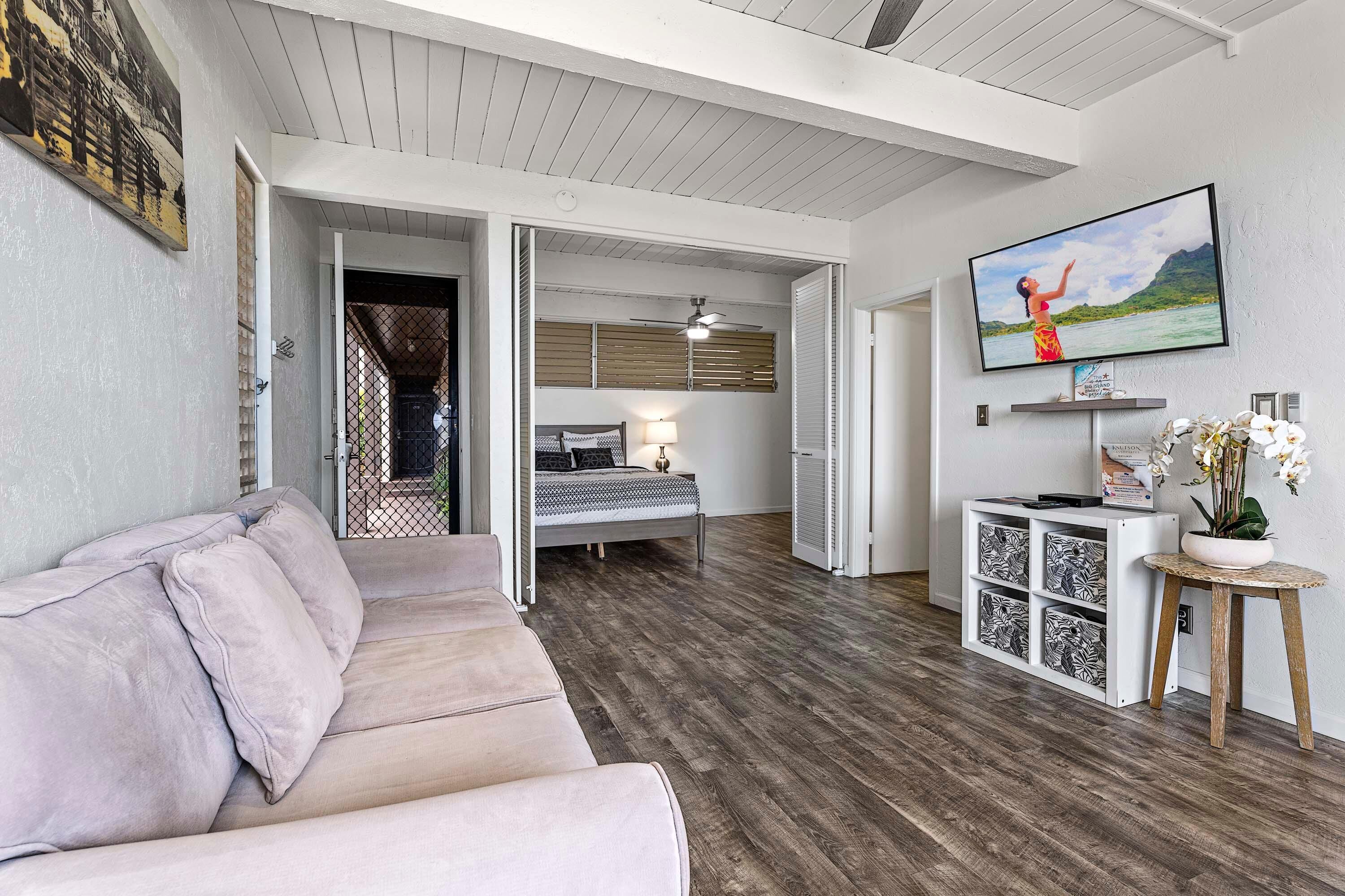 Condo, 1 Queen Bed with Sofa bed (Kona Mansions#105) | Living area