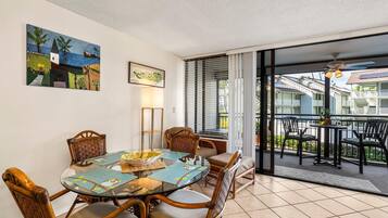 Condo, 1 King Bed (Kona Alii 208) | Dining