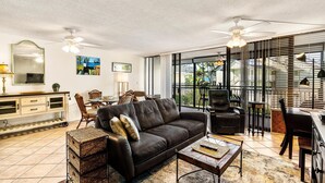 Appart'hôtel, 1 très grand lit (Kona Alii 208) | Coin séjour