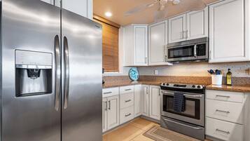 Condo, Multiple Beds (Keauhou Kona Surf and Racquet Club 3-) | Private kitchen | Paper towels