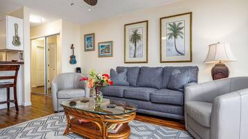 Condo, 1 King Bed with Sofa bed (Kona Pacific C618 Top fl Seaview With) | Living area