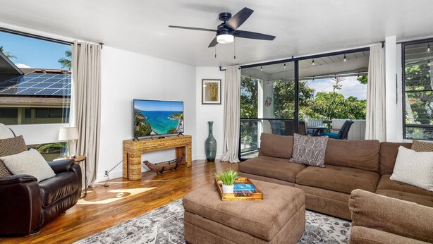 คอนโด, เตียงคิงไซส์ 1 เตียง และโซฟาเบด (Kailua Bay Resort 4-206 Corner Oceanv) | บริเวณนั่งเล่น