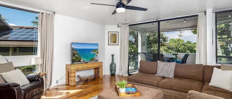 Apartment, 1 King-Bett und Schlafsofa (Kailua Bay Resort 4-206 Corner Oceanv) | Wohnbereich