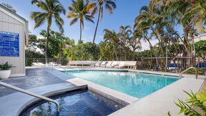 คอนโด, เตียงคิงไซส์ 1 เตียง และโซฟาเบด (Kailua Bay Resort 4-206 Corner Oceanv) | สระว่ายน้ำ