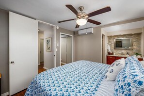 Condo, 1 King Bed with Sofa bed (Kona Alii 410)