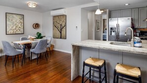 Condo, 1 Katil Raja (King) dengan Katil Sofa (Kona Alii 410) | Dapur peribadi