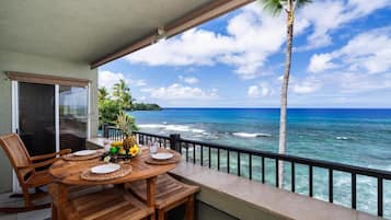 Condo, Multiple Beds (Banyan Tree 301: Oceanfront 2/2 Remod) | Outdoor dining