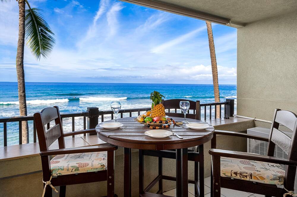 Banyan Tree 301: Oceanfront 2/2 Remodeled With AC - Kealakekua, HI