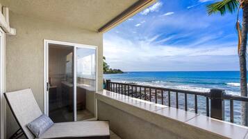 Condo, Multiple Beds (Banyan Tree 301: Oceanfront 2/2 Remod) | Property grounds