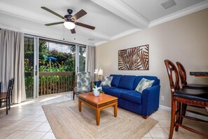 公寓客房, 多張床 (Kona Mansions#124) | 起居區