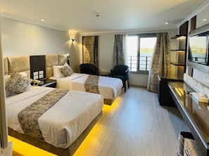 9 bedrooms, WiFi, bed sheets