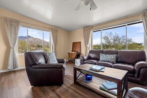 Smart TV, ping pong, books - NW Tucson family friendly house with Catalina mountain views (Tucson)