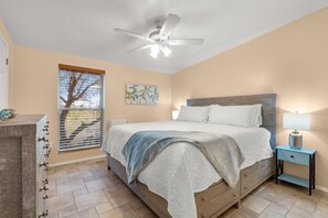 4 bedrooms, desk, iron/ironing board, free WiFi