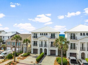 Exterior - *Bella Vista on the Beach*Fully Remodeled*Hot Tub*Beach Gear*Shared Pool*9 Beds* (Miramar Beach)