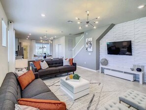 TV - 5BD Windsor Island Private Pool  (WI 1900) (Davenport)