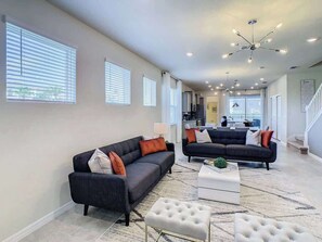 TV - 5BD Windsor Island Private Pool  (WI 1900) (Davenport)
