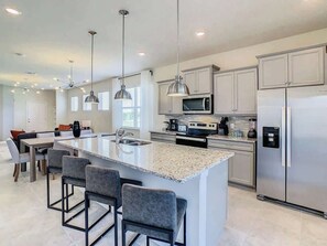 Microwave, dishwasher, highchair - 5BD Windsor Island Private Pool  (WI 1900) (Davenport)