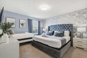5 bedrooms, iron/ironing board, travel crib, WiFi - 5BD Windsor Island Private Pool  (WI 1900) (Davenport)