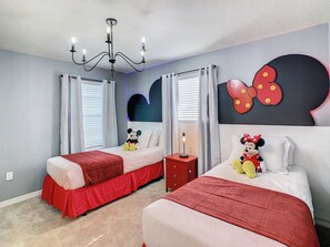 5 室のベッドルーム、旅行用ベビーベッド、WiFi、ベッドシーツ