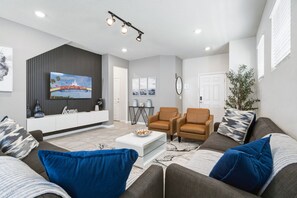 TV, offices - 5BD Windsor Island Private Pool  (WI 1900) (Davenport)