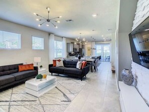 TV - 5BD Windsor Island Private Pool  (WI 1900) (Davenport)
