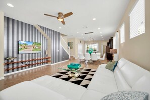 Télévision, table de tennis de table