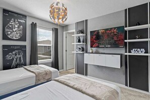5 slaapkamers, een strijkplank/strijkijzer, reisbedje, wifi