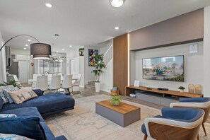 TV, videogiochi, tavolo da calcetto