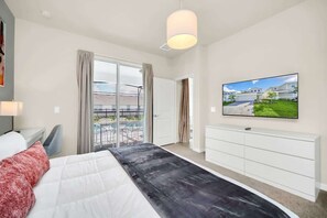 5 slaapkamers, een strijkplank/strijkijzer, reisbedje, wifi