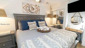 1 bedroom, in-room safe, desk, iron/ironing board