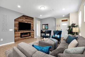 Télévision, cheminée