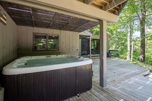 Terrace/patio - Ski House with Hot Tub/Pool table 5 mins to slope (Killington)