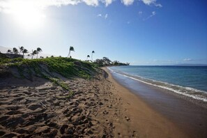 Ubicación a pie de playa, tumbonas y toallas de playa