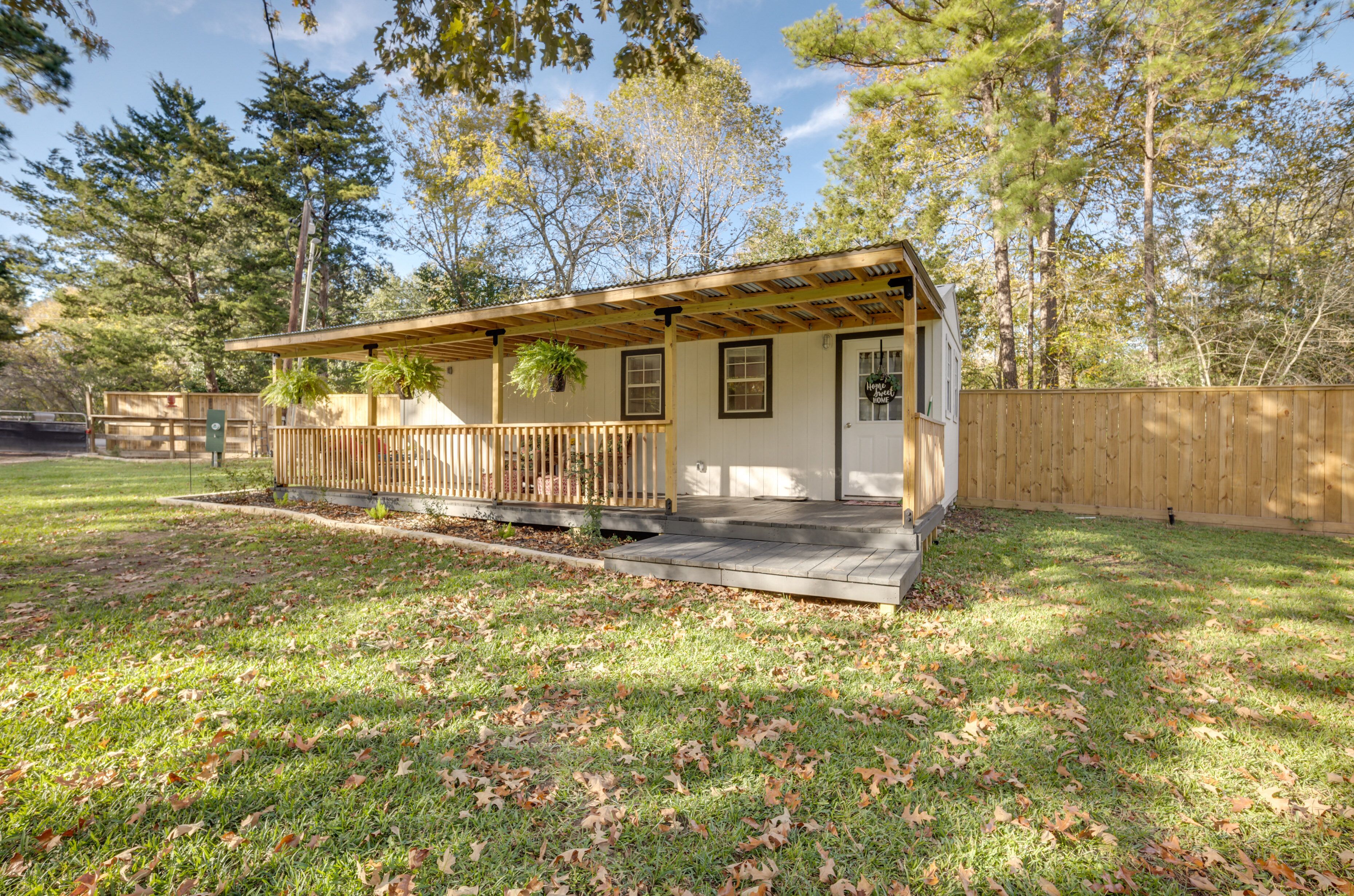Cozy Montgomery Cottage w/ Porch, Near Lake Conroe