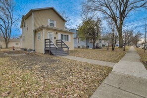 Exterior - Dog-Friendly Home < 1 Mi to Downtown Fargo! (Fargo)