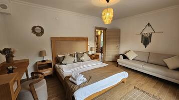 6 bedrooms, WiFi, bed sheets