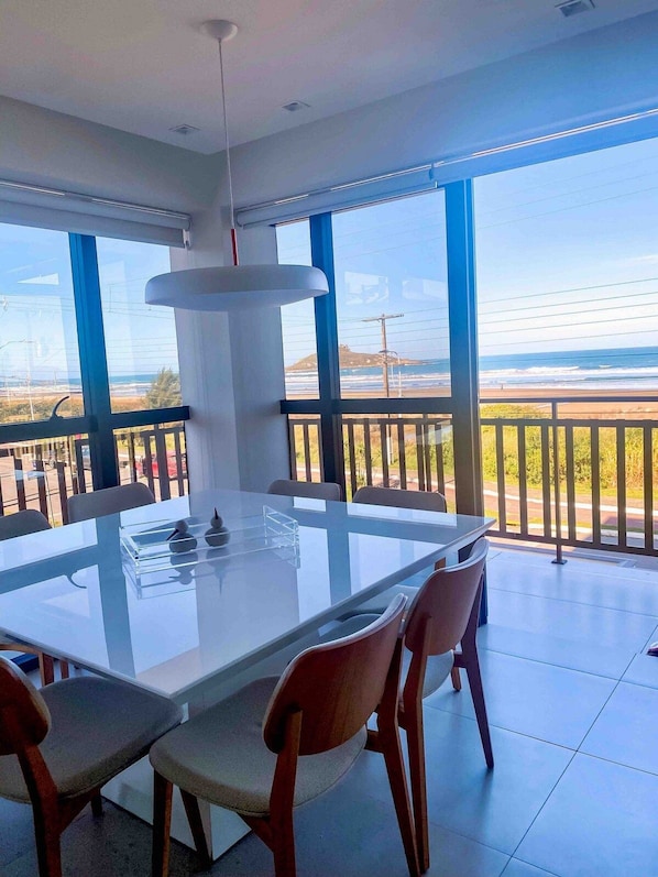 Deluxe Apartment, Pool Access, Sea Facing | Dining room