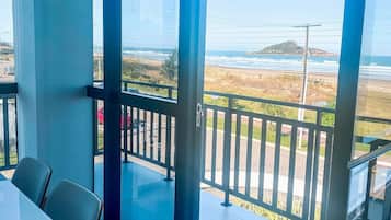 Deluxe Apartment, Pool Access, Beach View | Interior