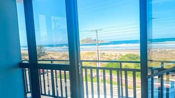 Deluxe Apartment, Pool Access, Beach View | Interior