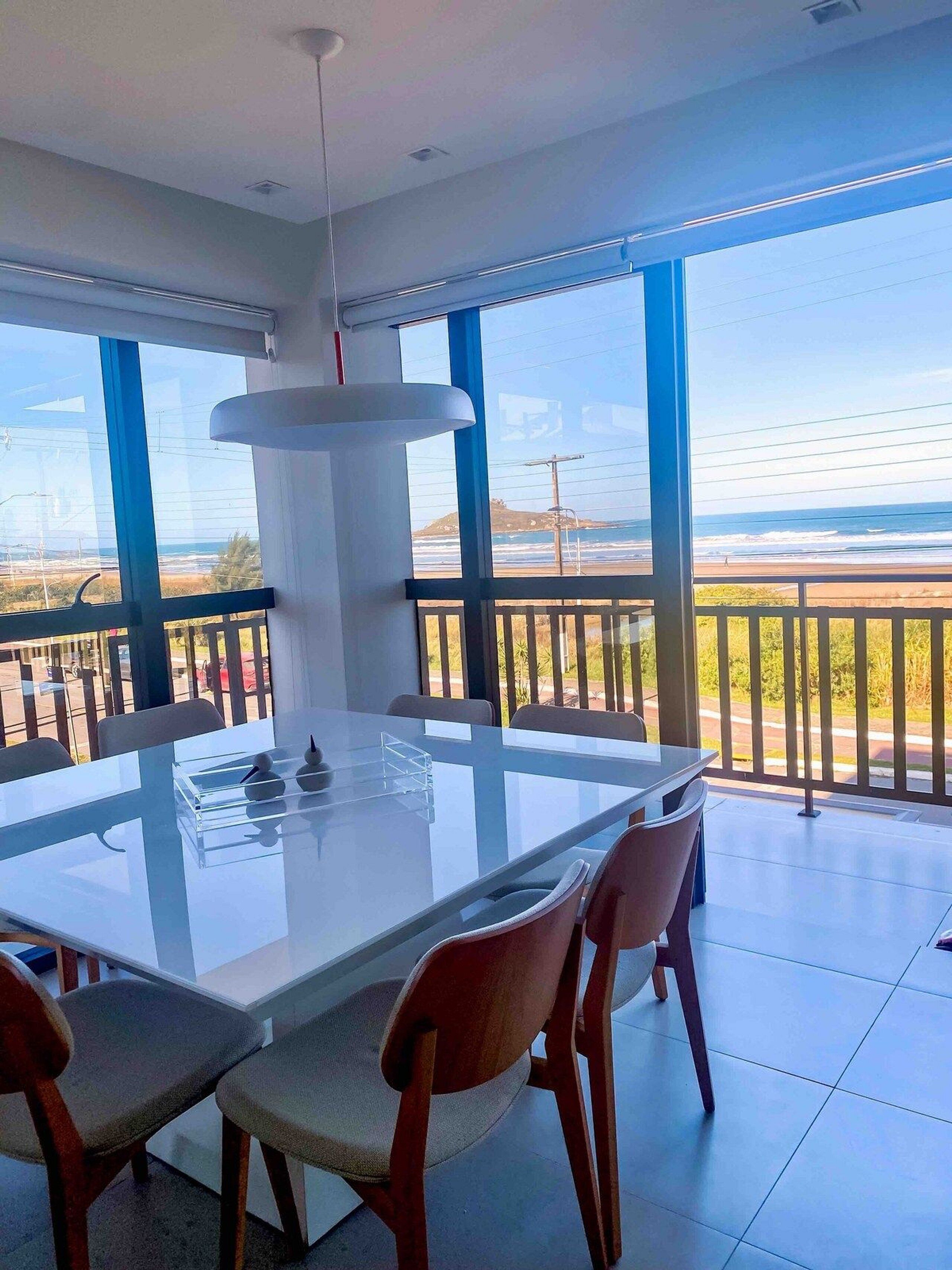 Apartamento luxo, acesso à piscina, vista para a praia | Opções para refeição