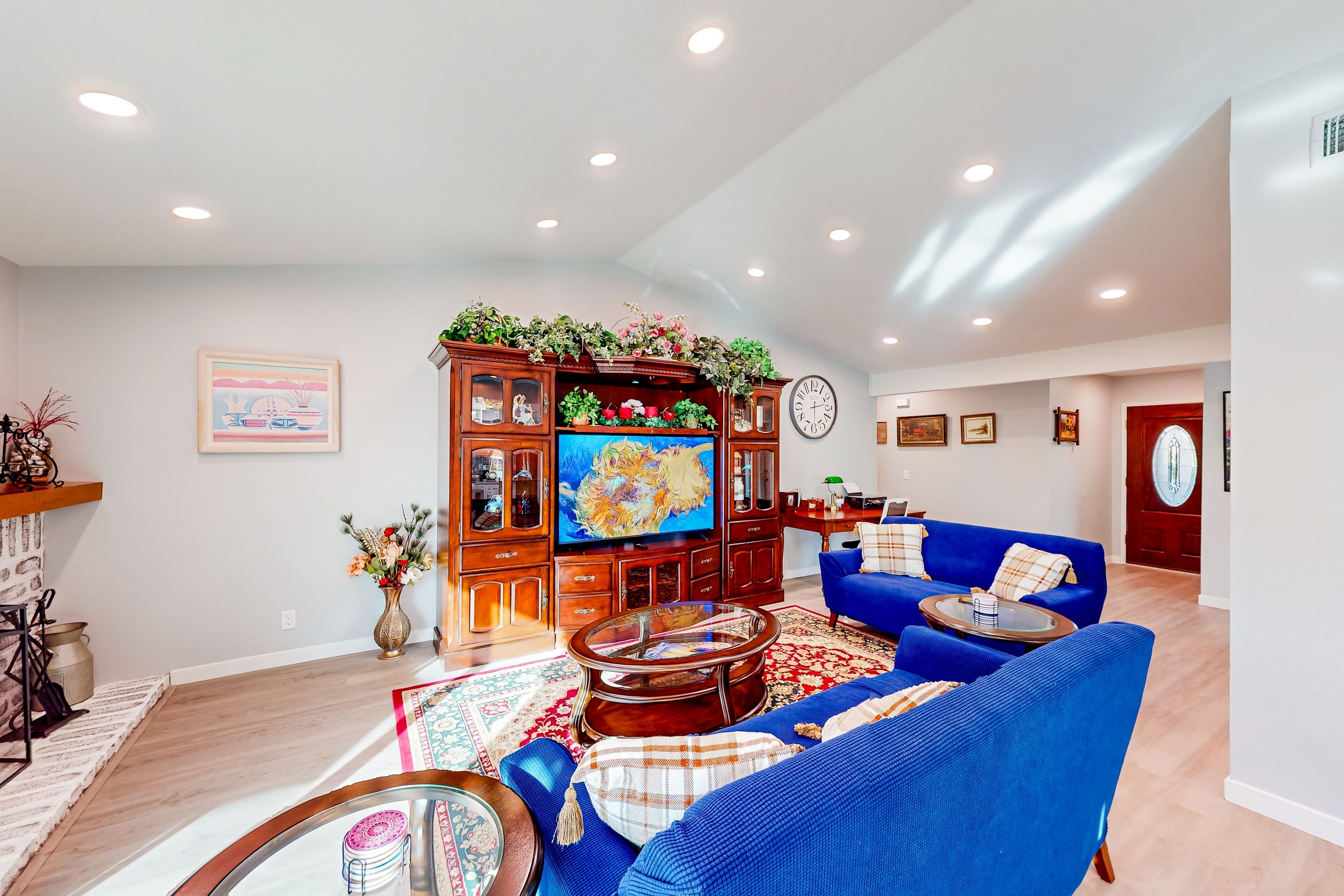Dog-friendly charmer with four bedrooms, hot tub, grill, W/D, streaming, & AC