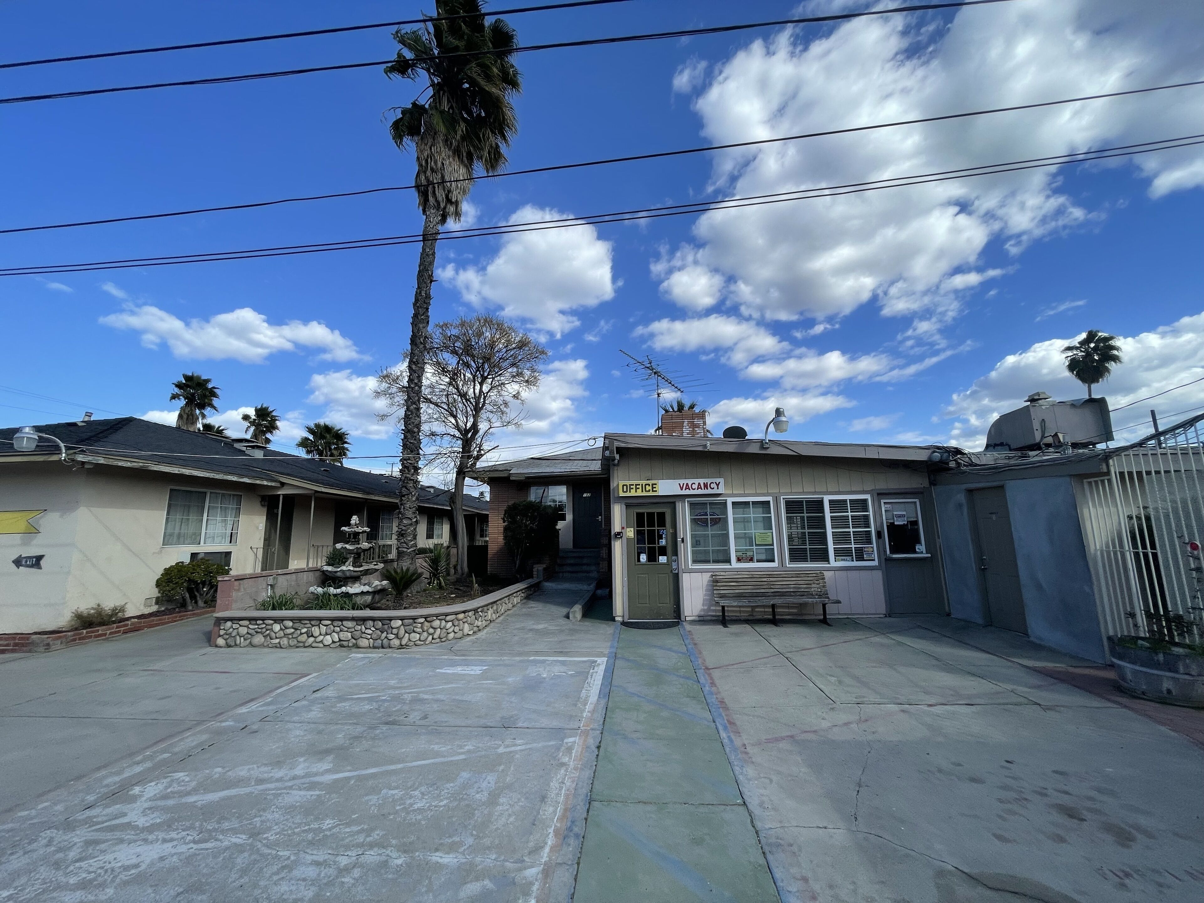 Vista frontal de la propiedad