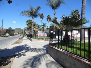 Mặt tiền nơi lưu trú