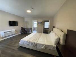 Escritorio, wifi gratis y ropa de cama 