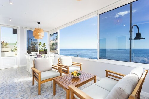 Home2Book Stunning Beachfront House With Sea Views