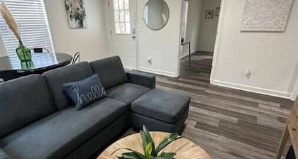 2BR 2B House Close to Downtown
