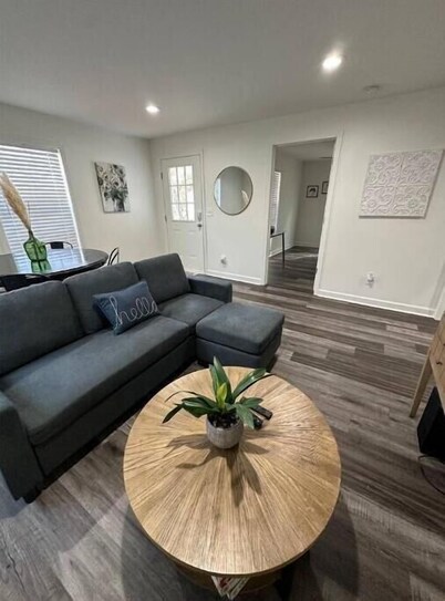 2BR 2B House Close to Downtown